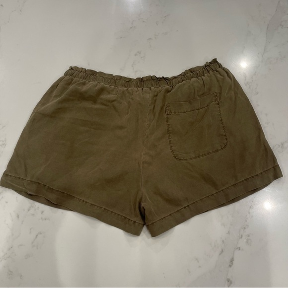 Cloth & Stone Women's Olive Cargo Shorts - Picture 9 of 14